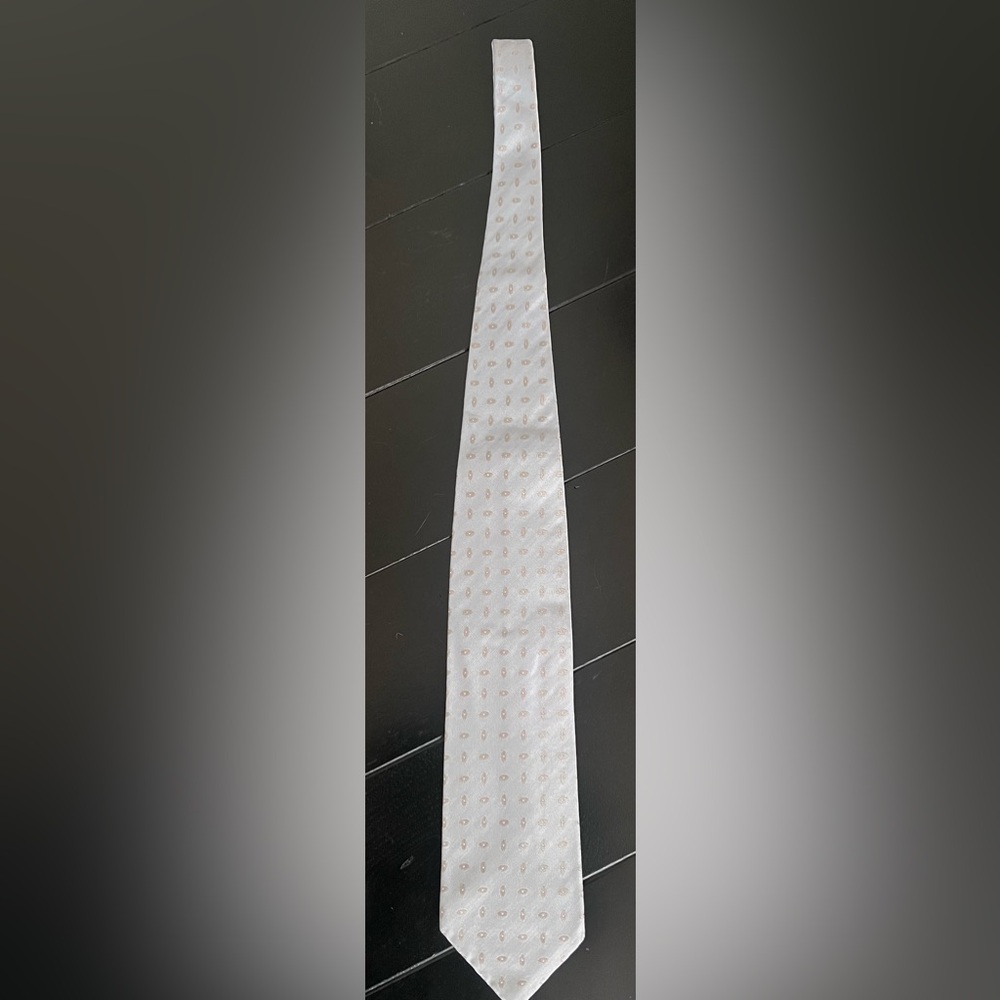 Giorgio Armani Gray and Cream Patterned Tie